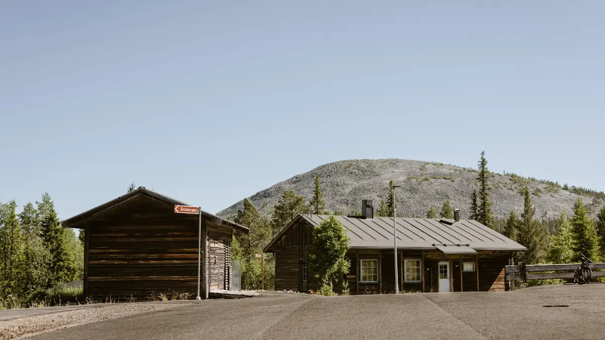 Luontokeskus Kellokas in Äkäslompolo with traditional Lapland buildings and fell scenery on a sunny summer day